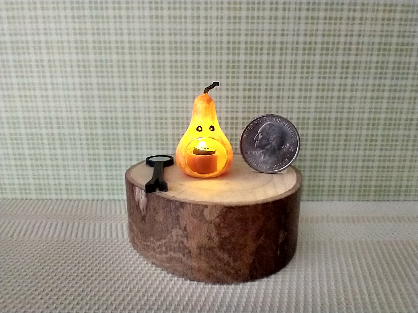 1:12 scale miniature light up gourd lantern Battery operated gourd Jack-o-lantern with magnet switch control Halloween decor REF Mottled orange