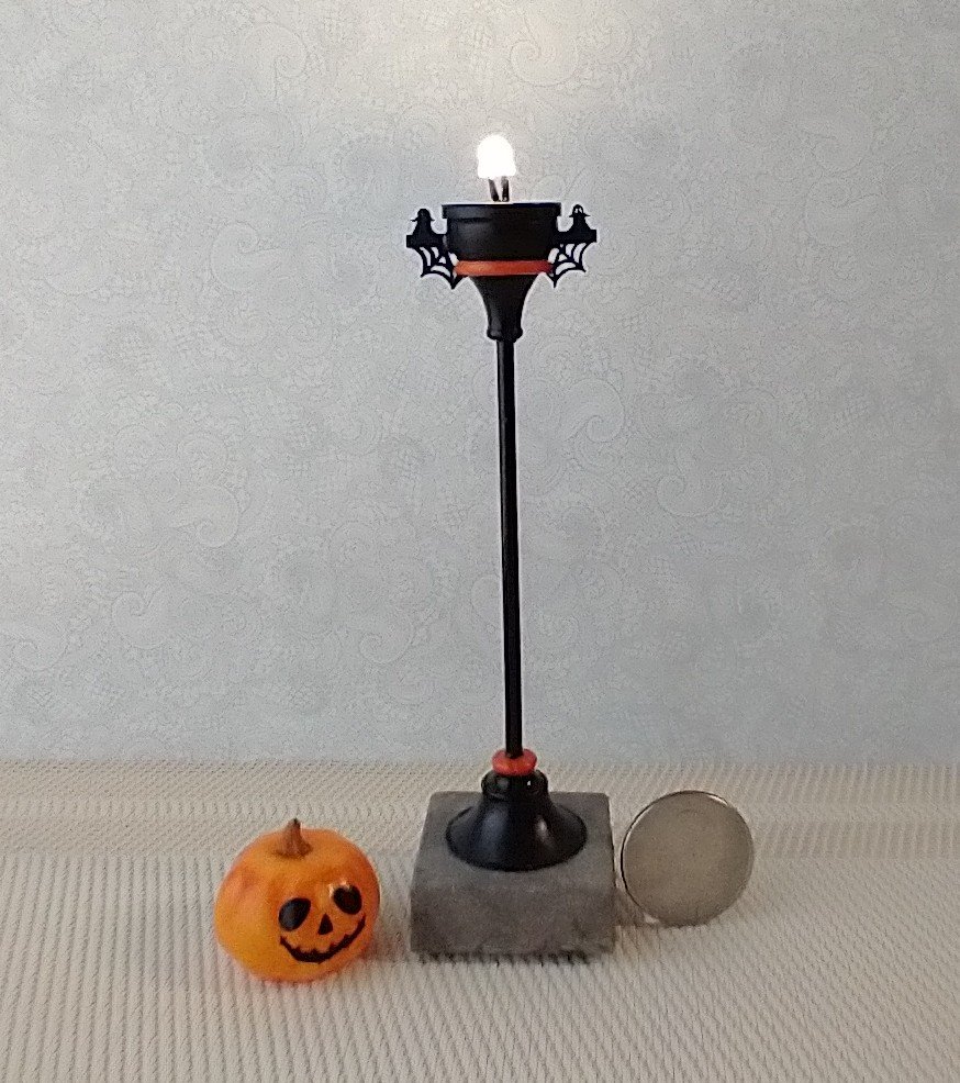 1:12 scale dollhouse pumpkin street lamp with brass post on faux concrete block Halloween decorative floor lamp No external wires REF 2-Faced Jack