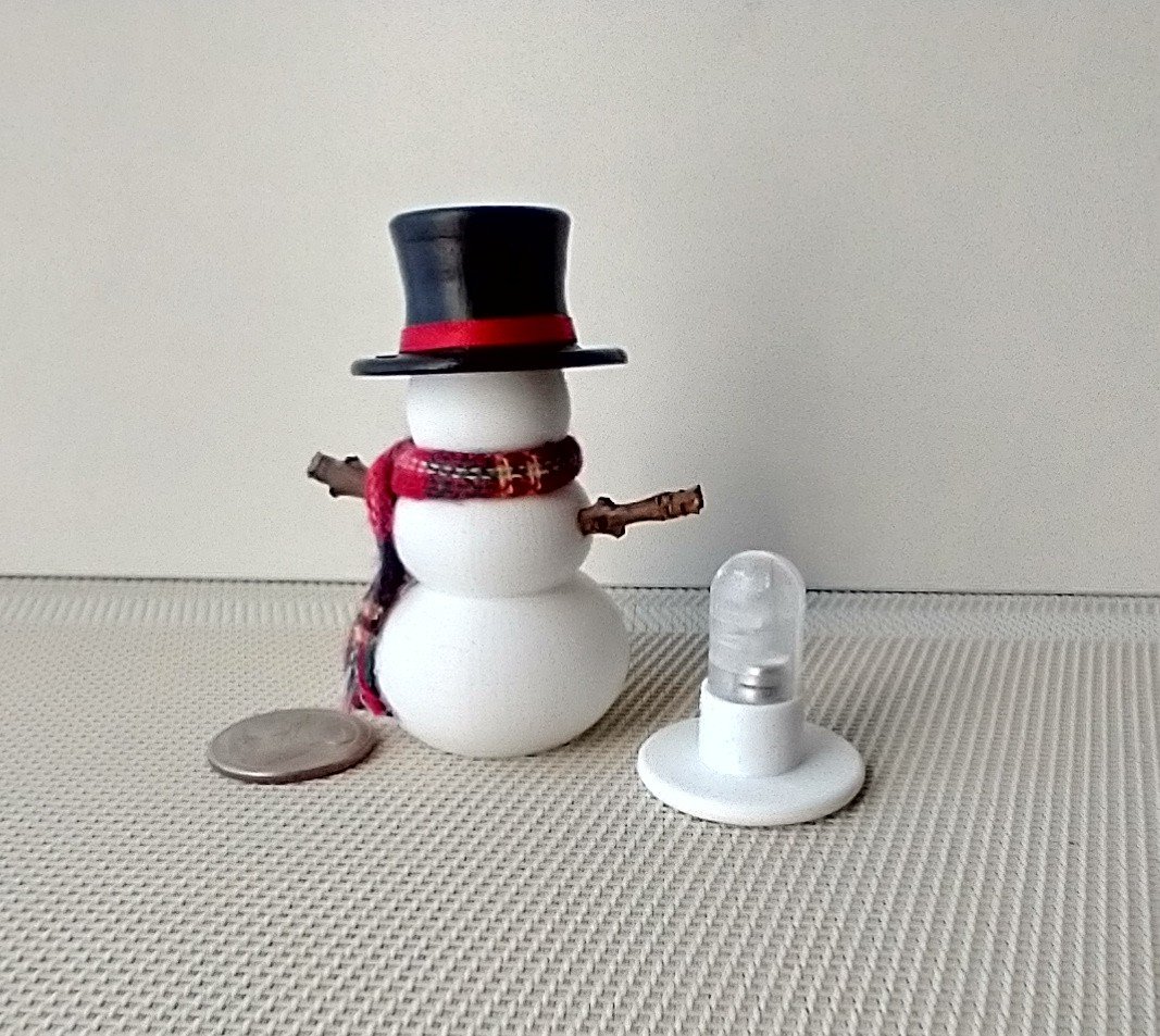 1:12 Dollhouse miniature light up snowman with removable hat Battery operated holiday decor REF Plaid scarf