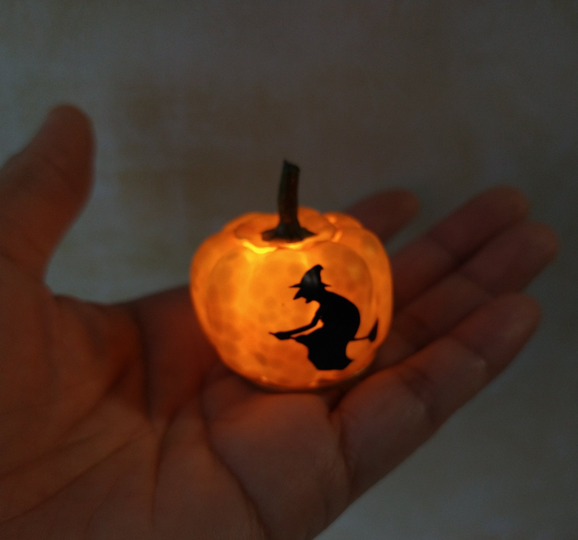 Battery operated miniature light up Jack-O-Lantern Pumpkin LED light for Halloween No external wires REF Witches