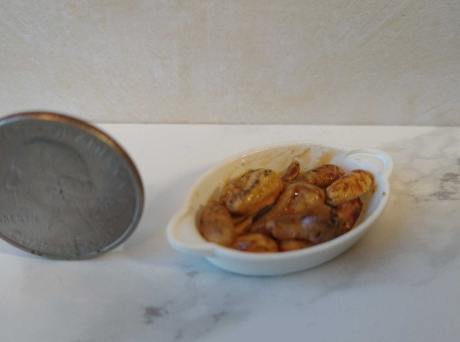 1:12 Dollhouse miniature grilled chicken wings in oval platter