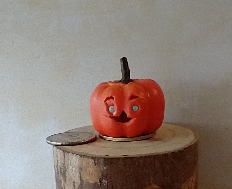 Battery operated miniature light up Jack-O-Lantern Pumpkin LED light for Halloween No external wires REF Blue eyes