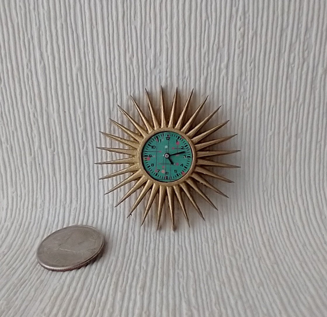 1:12 Dollhouse sunburst wall clock with 28 rays in golden finish Mid-century patterned green clock face Non-working clock