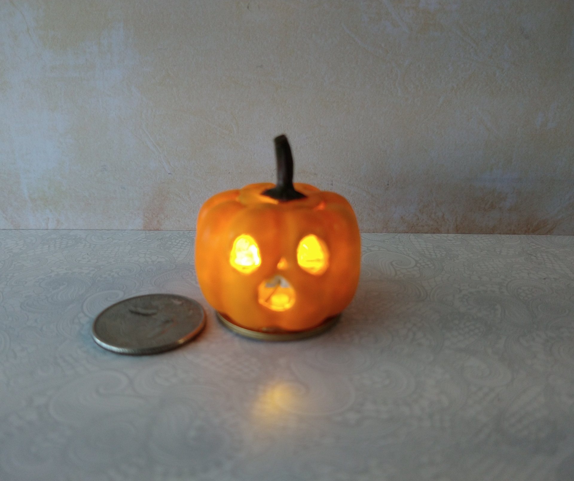 Battery operated miniature light up Jack-O-Lantern Pumpkin LED light for Halloween No external wires REF Bunny teeth