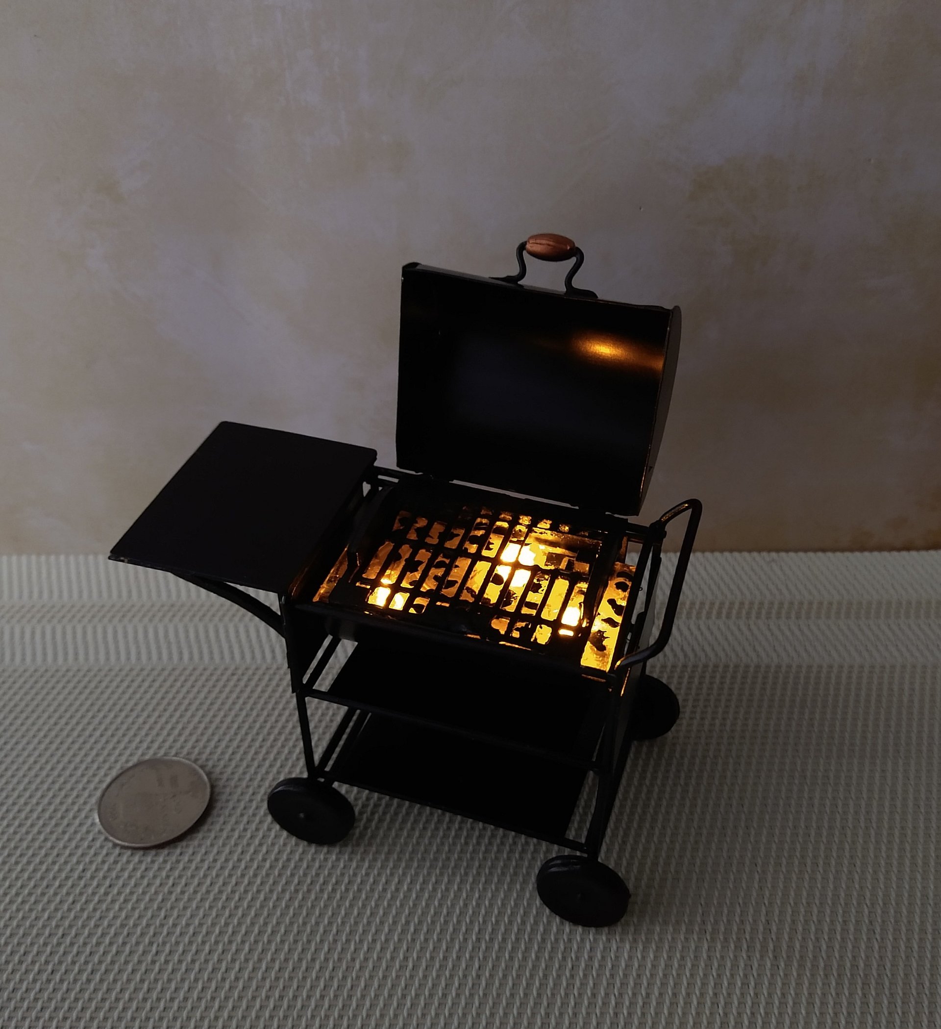 1:12 Dollhouse BBQ grill (metal) with battery operated charcoal glowing / flickering insert Upgraded grate and enlarged surface / service area for grilled goodies