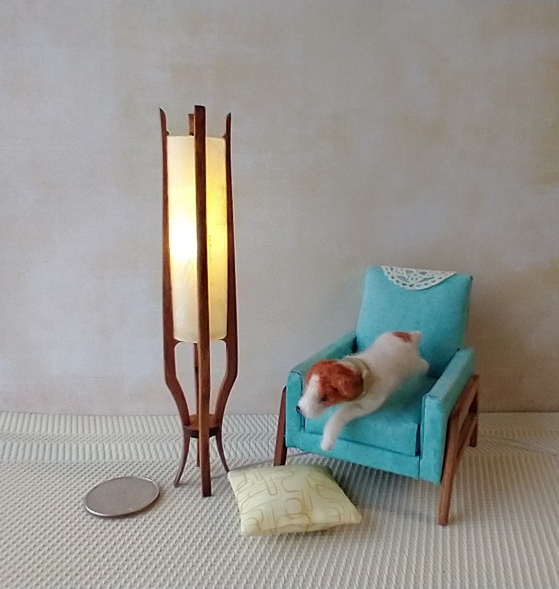 1:12 Dollhouse mid-century styled floor lamp with sculptural legs Battery operated LED miniature lamp