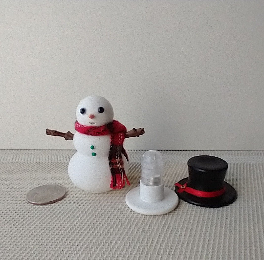 1:12 Dollhouse miniature light up snowman with removable hat Battery operated holiday decor REF Plaid scarf