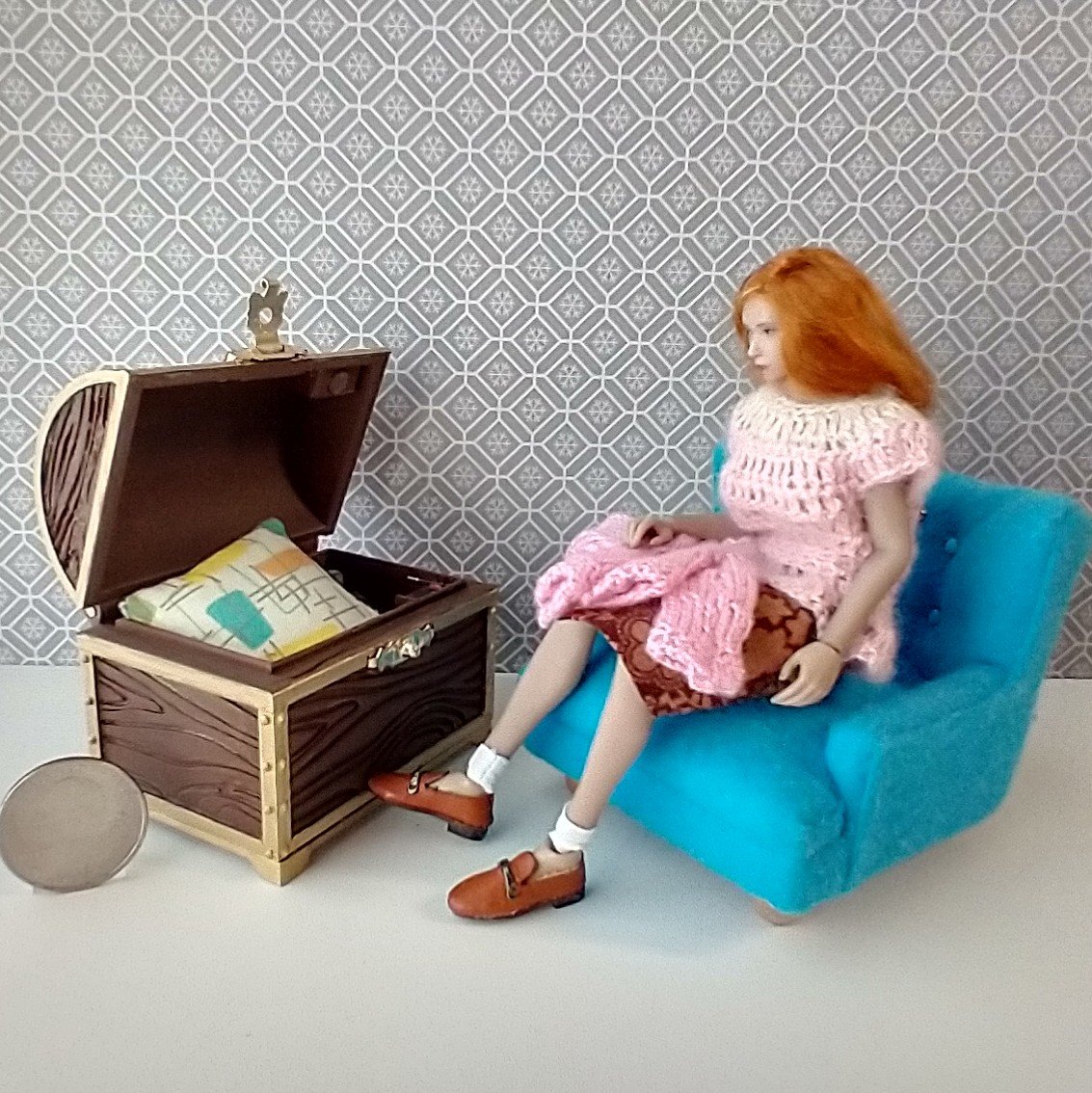 1:12 scale miniature battery lighted treasure chest in chocolate color wood grain texture lights up when lid is open