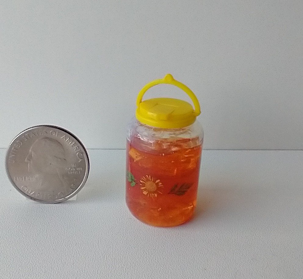 1:12 Dollhouse miniature large tea jar filled with faux tea and ice cubes REF Yellow lidded