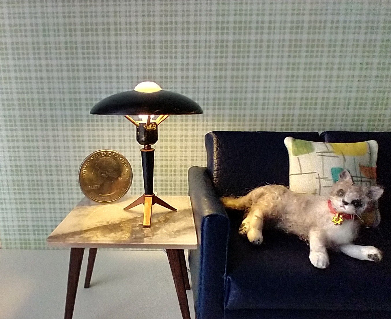1:12 dollhouse mid-century space age flying saucer table lamp Battery operated MCM light on external wires