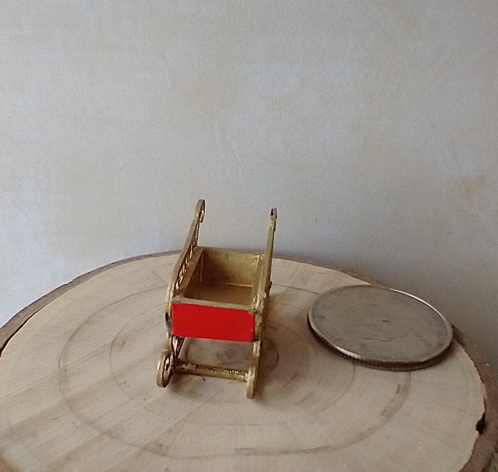 1:12 Dollhouse golden holiday sleigh loaded with colorful metal jingle bells REF Red pod