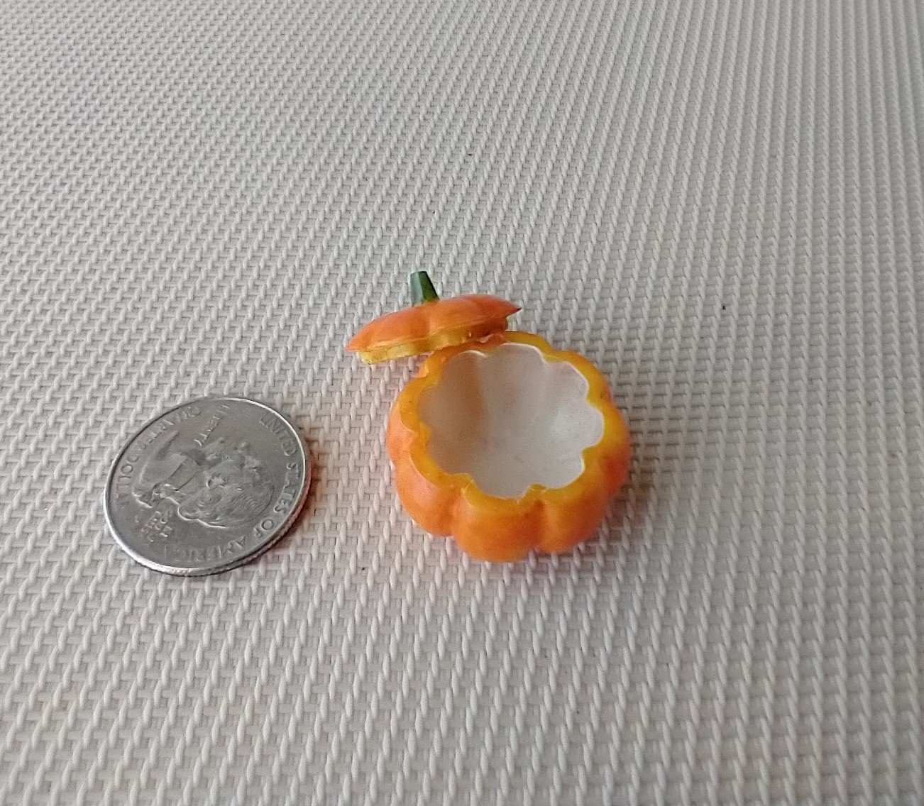 1:12 scale dollhouse pumpkin cookie jar for Halloween Thanksgiving Decorative jar as centerpiece for fall decoration