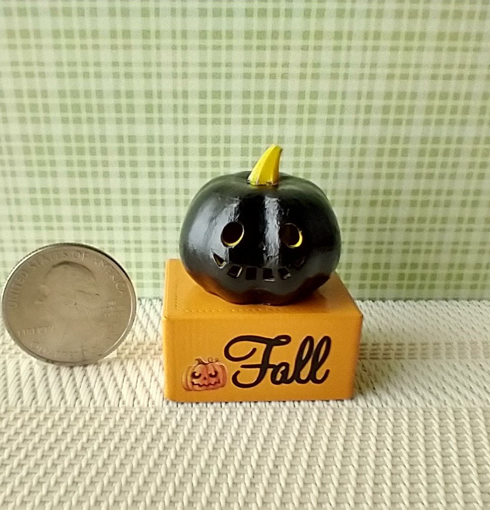 Battery lighted miniature Jack-o-Lantern Pumpkin light on black stand Halloween light for 1-inch scale or play scale REF Black pumpkin
