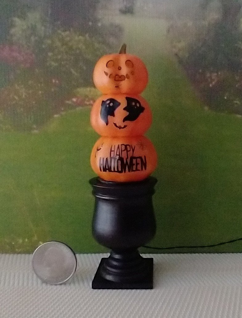 1:12 Dollhouse miniature stacked Halloween pumpkins in black planter Battery operated Halloween light with external wires