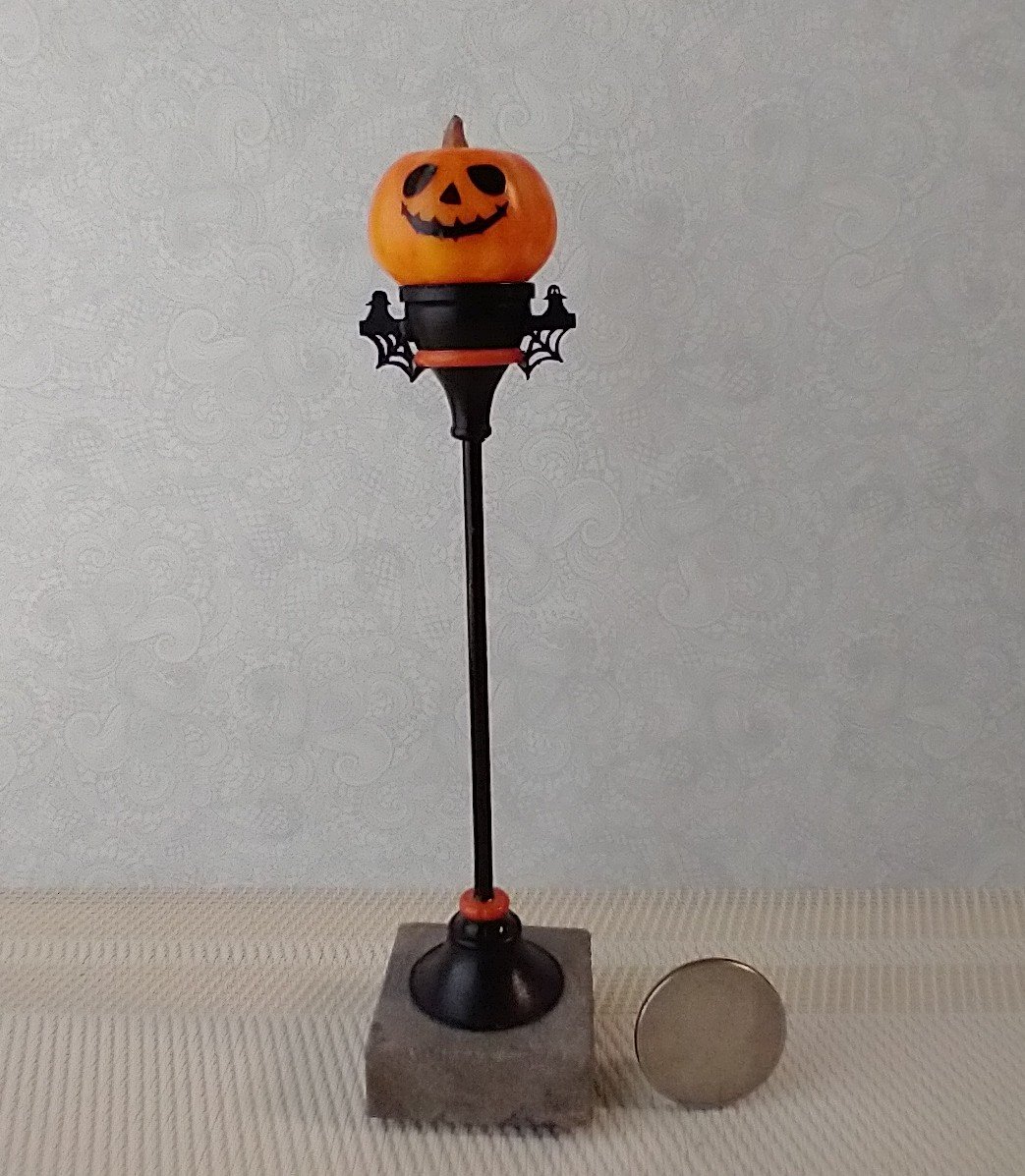 1:12 scale dollhouse pumpkin street lamp with brass post on faux concrete block Halloween decorative floor lamp No external wires REF 2-Faced Jack