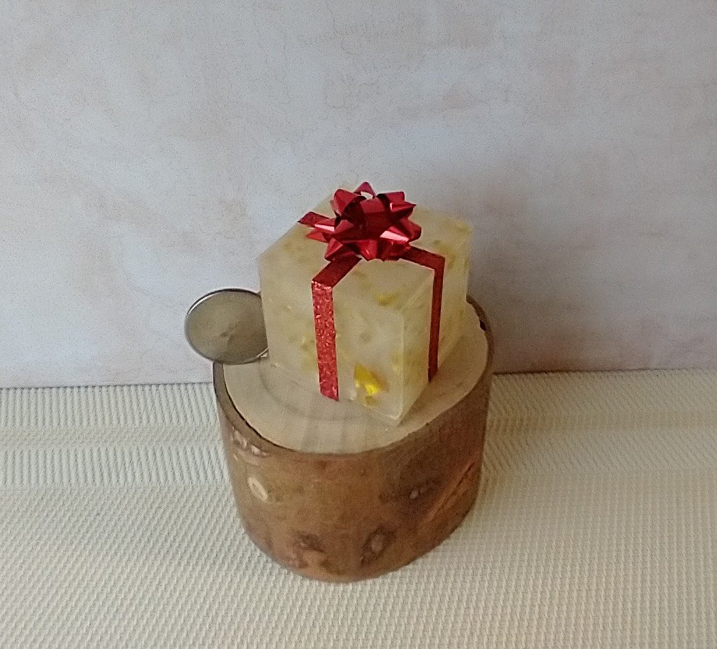 Miniature light up gift box in golden flakes with a  red gift bow Battery lighted festive gift box for mini holiday scene display REF Golden flakes red bow