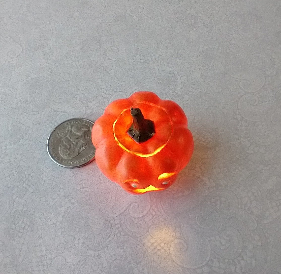 Battery operated miniature light up Jack-O-Lantern Pumpkin LED light for Halloween No external wires REF Blue eyes
