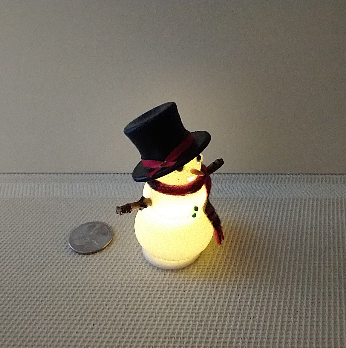 1:12 Dollhouse miniature light up snowman with removable hat Battery operated holiday decor REF Plaid scarf
