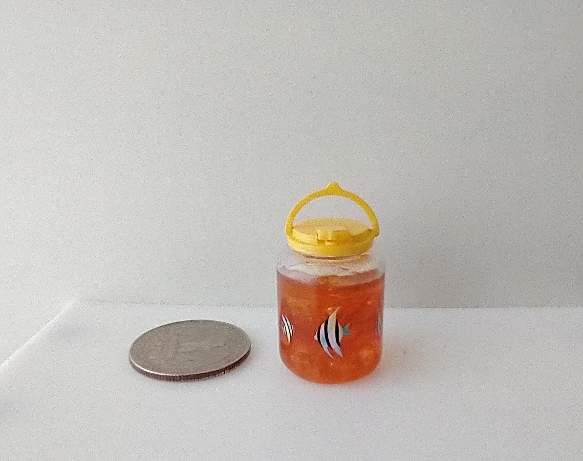 1:12 Dollhouse miniature large tea jar filled with faux tea and ice cubes REF Yellow lidded