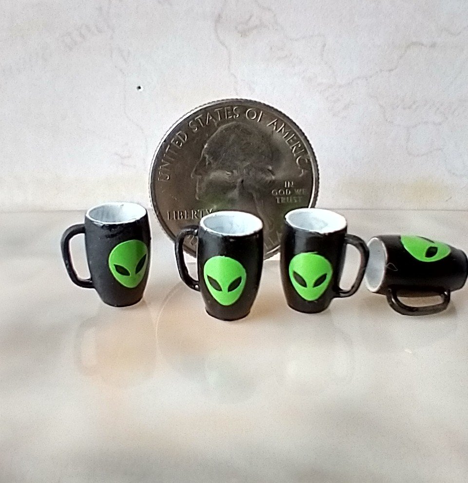 1:12 Dollhouse miniature alien mug Halloween mugs PRICE is for ONE REF Alien