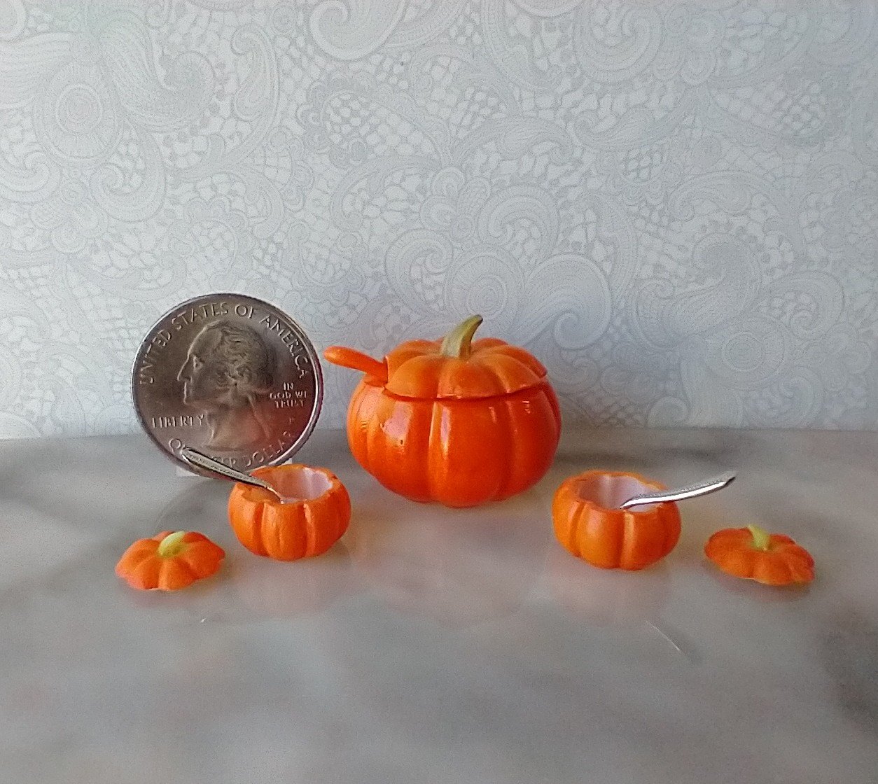 1:12 scale dollhouse pumpkin tureen with lid and ladle for Halloween Thanksgiving Decorative jar as centerpiece for fall decoration REF Orange
