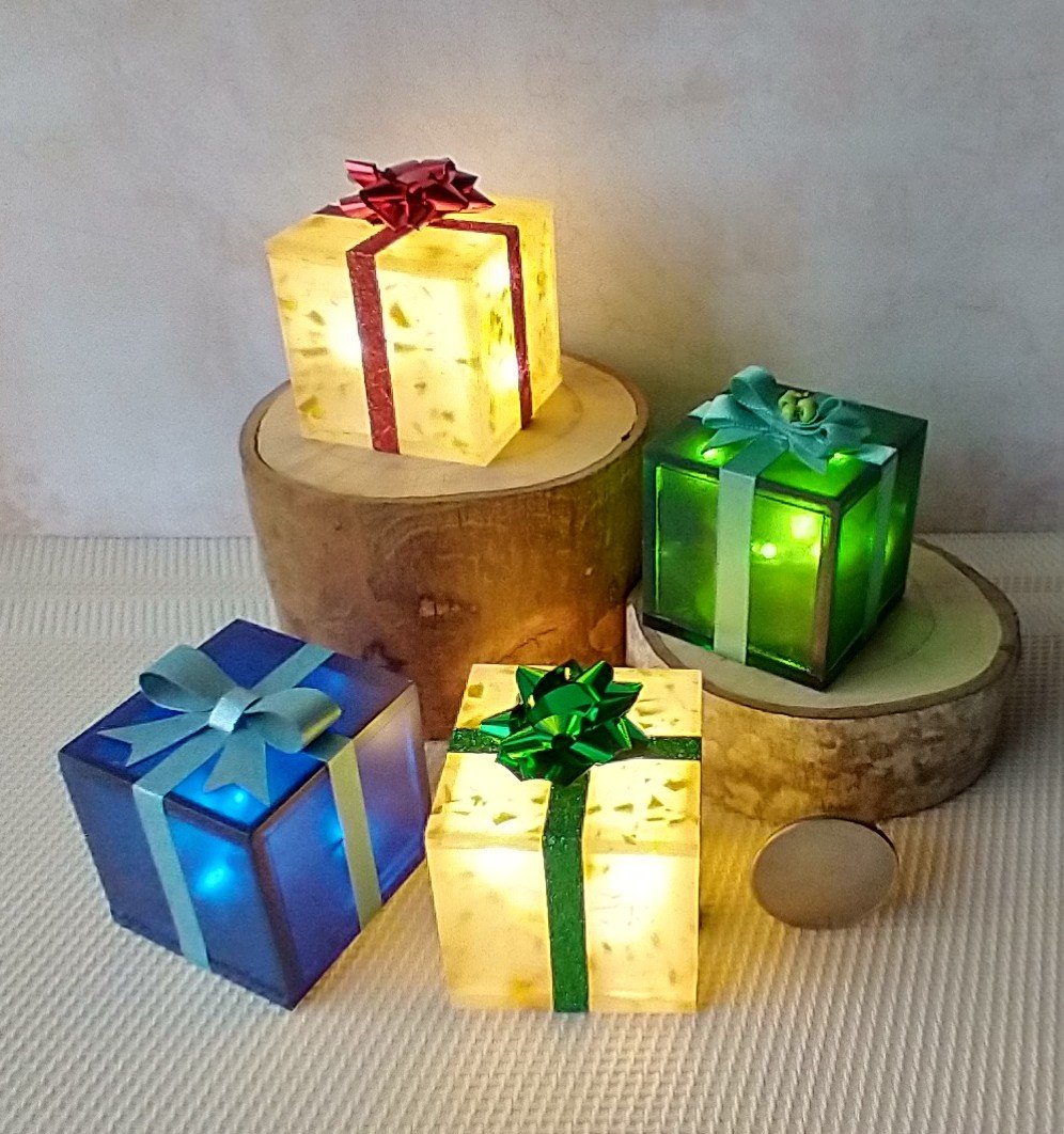 Miniature light up gift box in golden flakes with a green gift bow Battery lighted festive gift box for mini holiday scene display REF Golden flake green bow