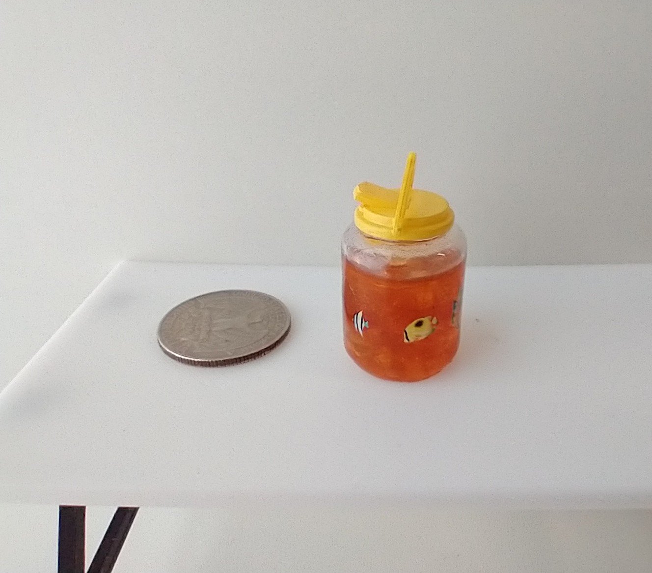 1:12 Dollhouse miniature large tea jar filled with faux tea and ice cubes REF Yellow lidded
