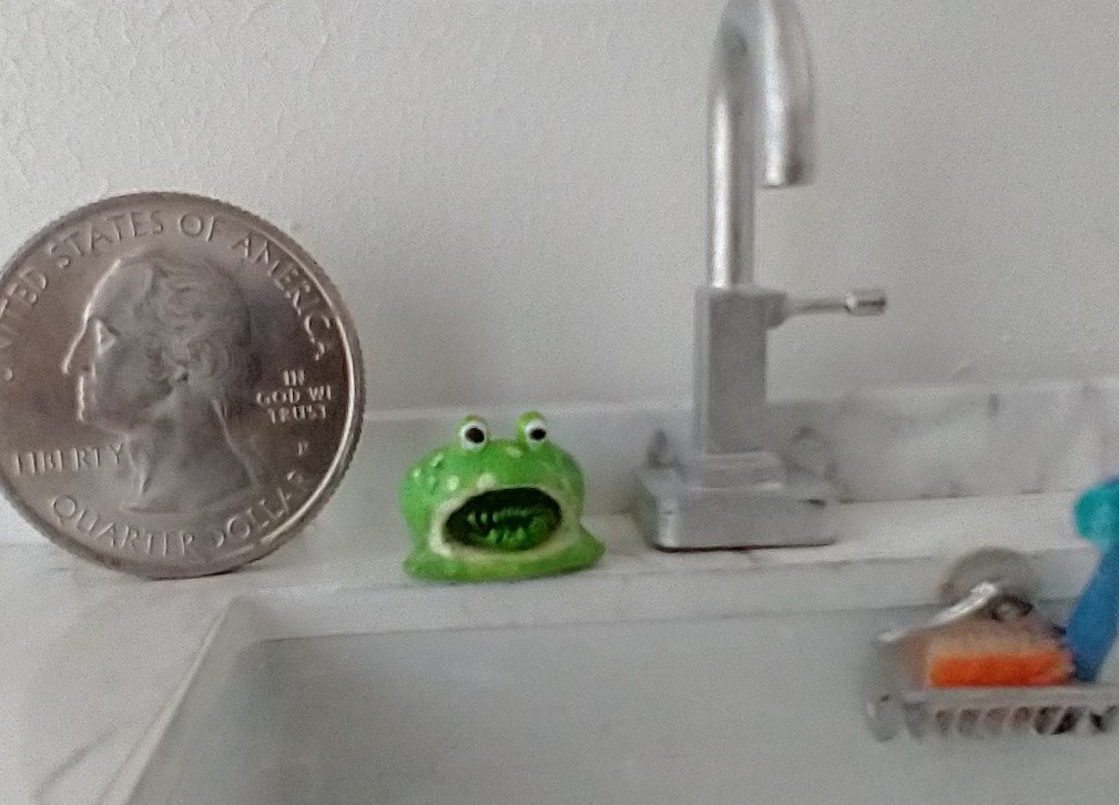 RESEDRVED 1:12 Dollhouse miniature kitchen frog scrubby holder or sponge holder