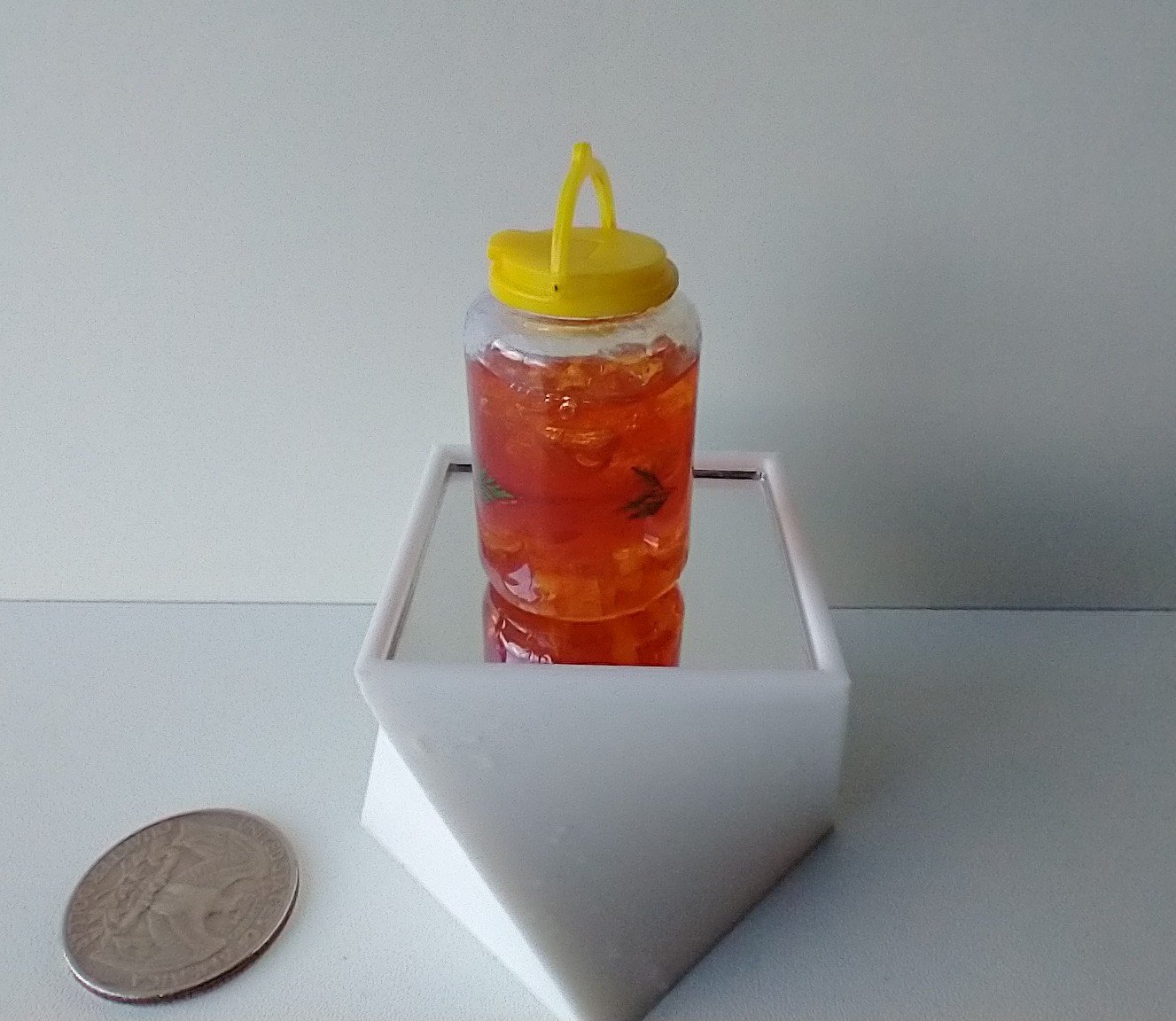 1:12 Dollhouse miniature large tea jar filled with faux tea and ice cubes REF Yellow lidded