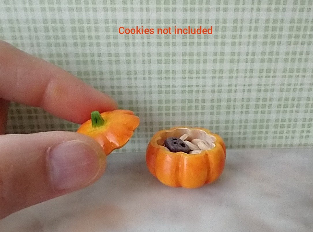1:12 scale dollhouse pumpkin cookie jar for Halloween Thanksgiving Decorative jar as centerpiece for fall decoration