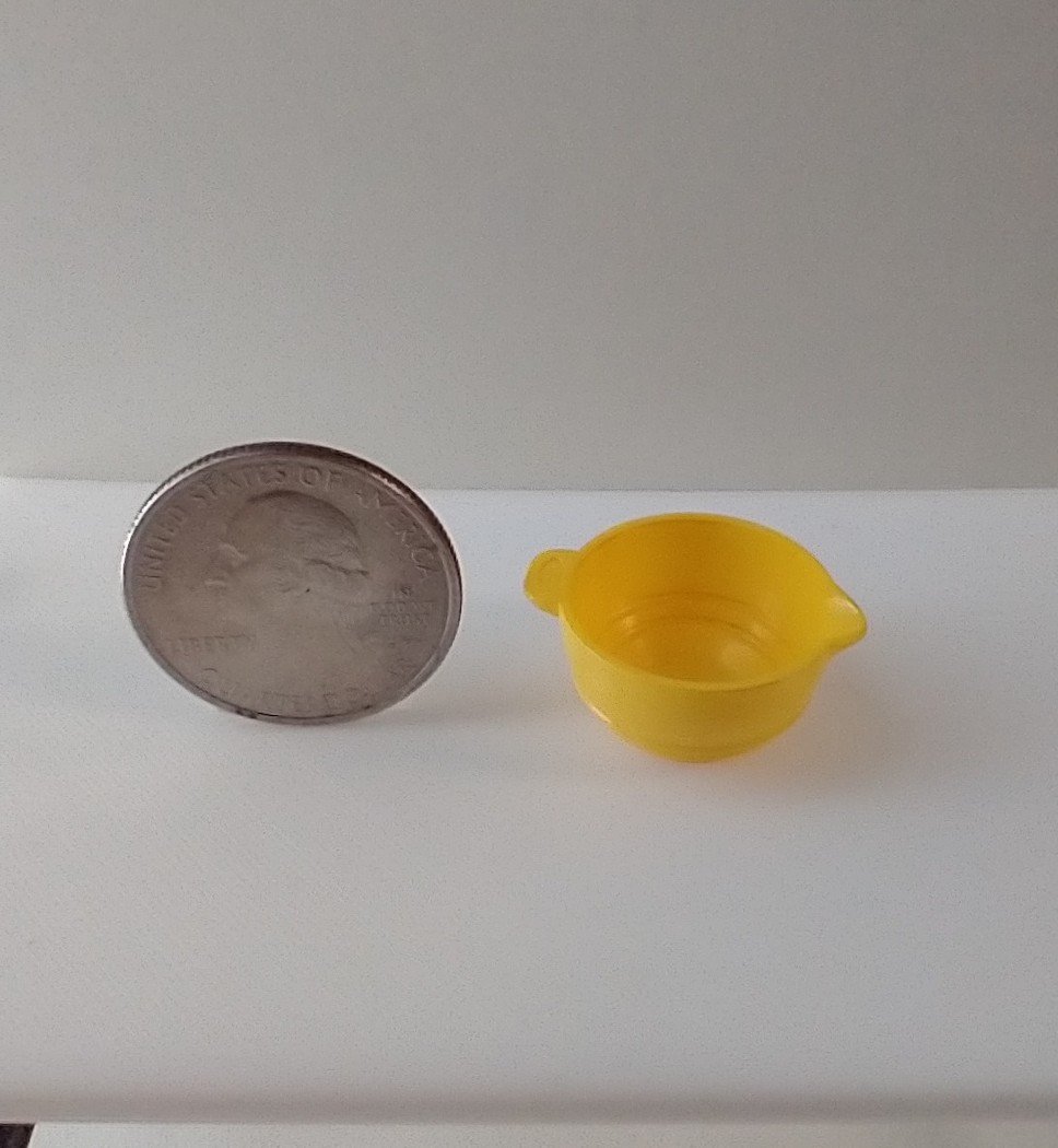 1:12 Dollhouse miniature mixing bowl REF Yellow