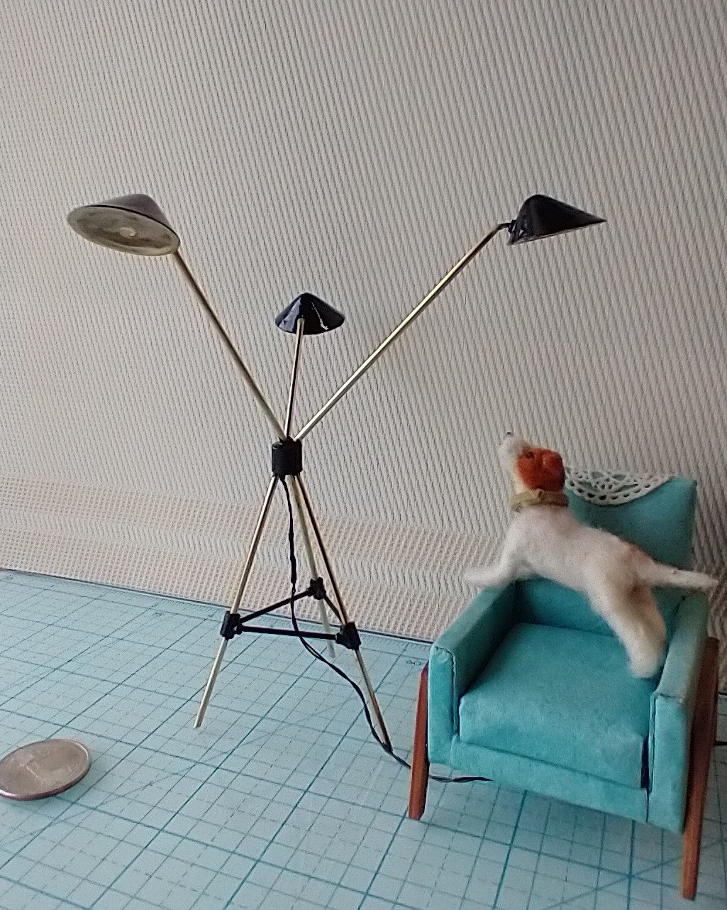 1:12 Dollhouse mid-century styled curvilinear floor lamps MCM 3-light tripod lamp Battery operated LED miniature lamp