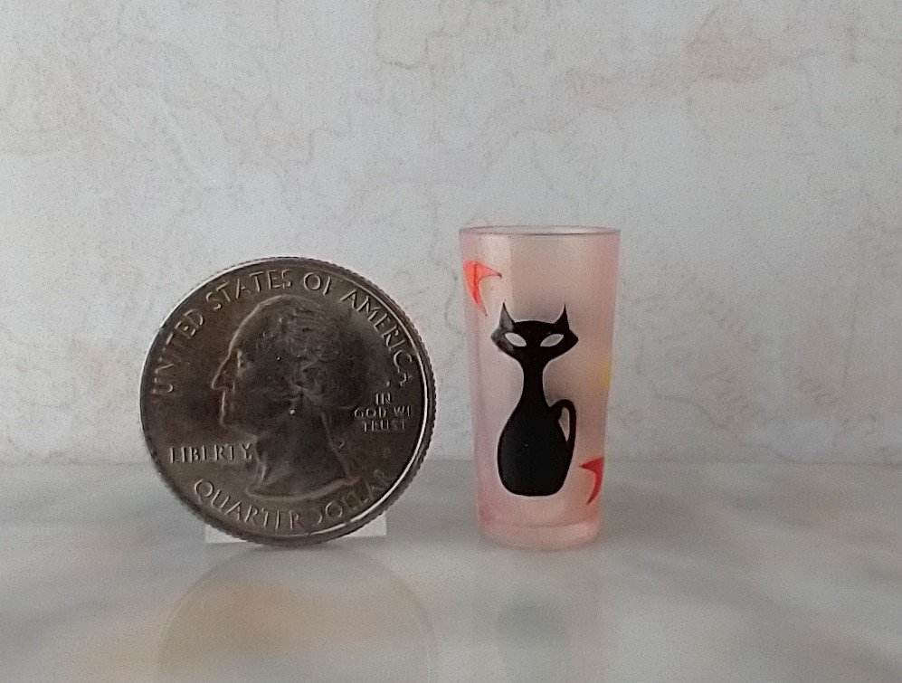 1:6 Play scale dollhouse miniature MCM themed tumbler with atomic cat and boomerang decals REF Pink
