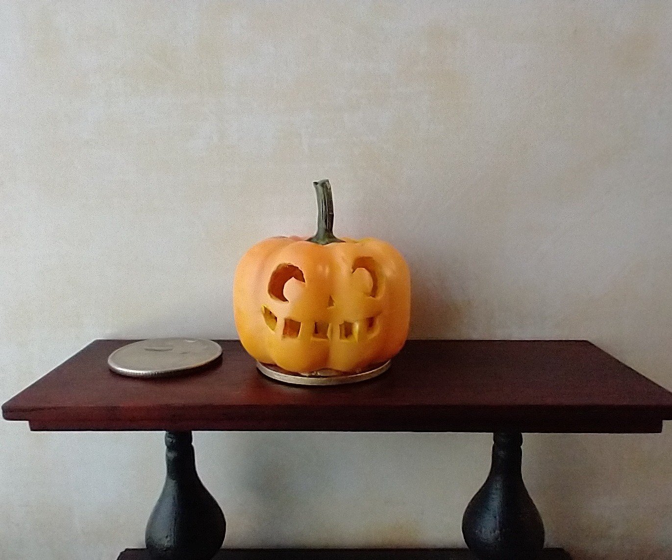 Battery operated miniature light up Jack-O-Lantern Pumpkin LED light for Halloween No external wires REF Teeth gate