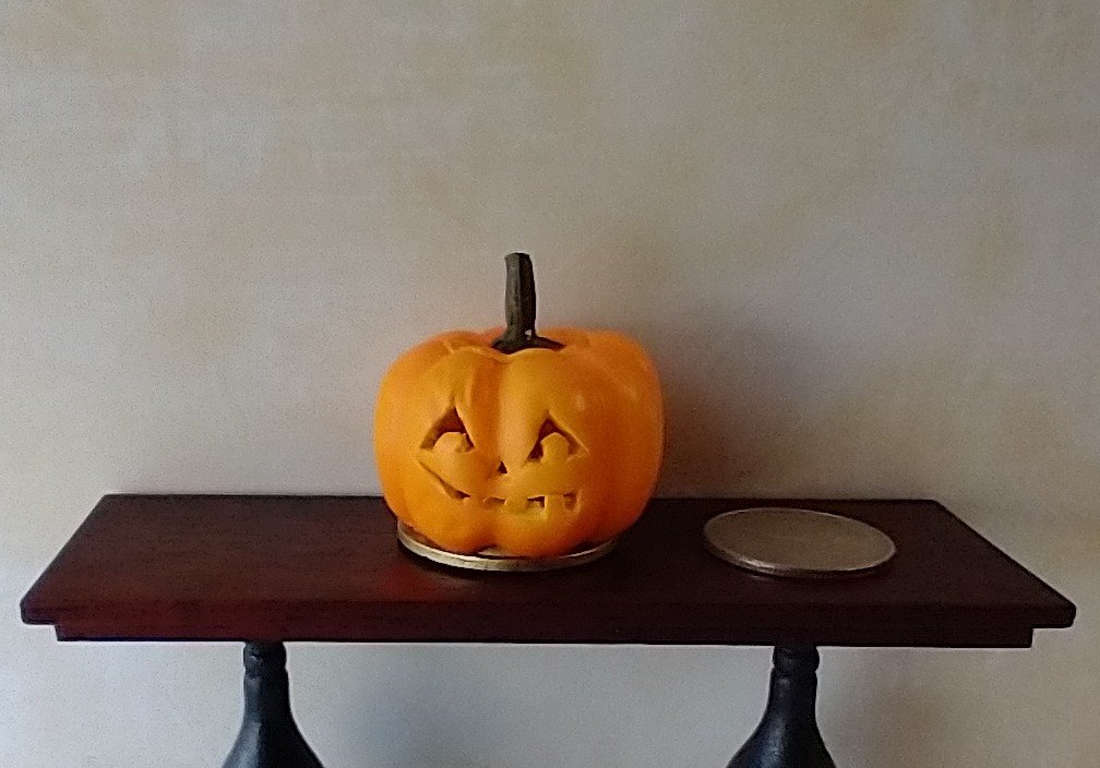 Battery operated miniature light up Jack-O-Lantern Pumpkin LED light for Halloween No external wires REF Triangle eyes