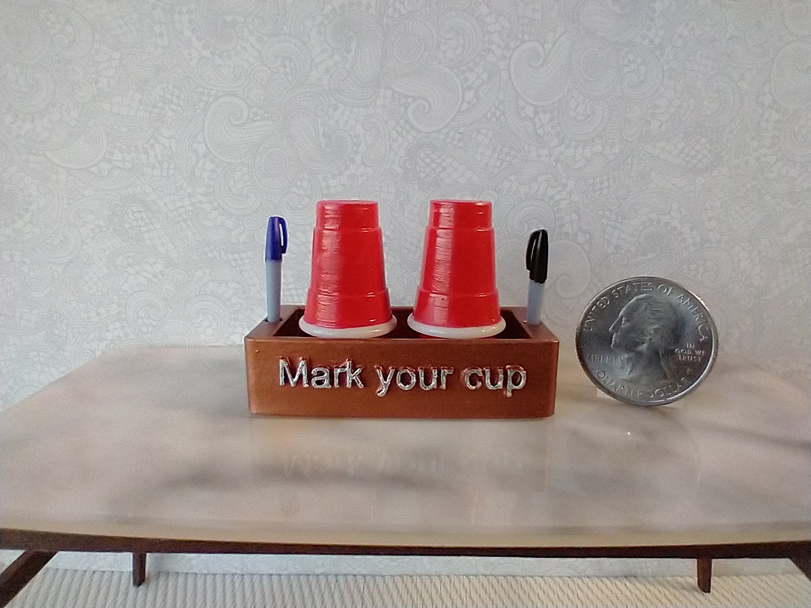 Play scale 1:6 or Barbie dollhouse party plastic cup and markers holder in copper finish with two faux pens and four cups REF Copper