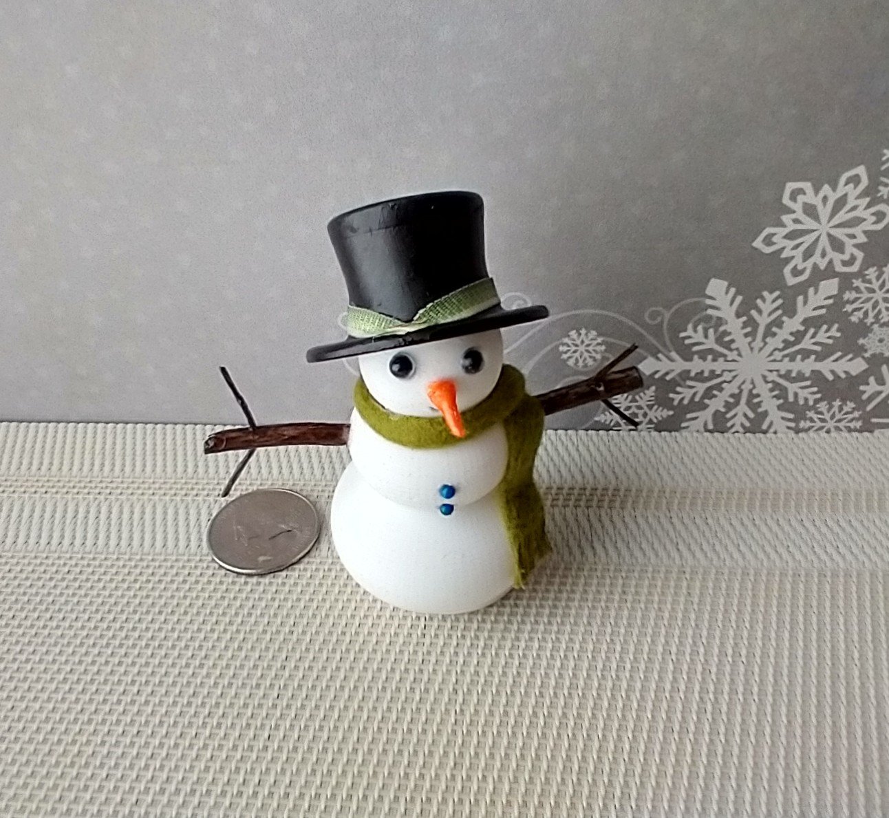 1:12 Dollhouse miniature light up snowman with removable hat Battery operated holiday decor REF Green scarf