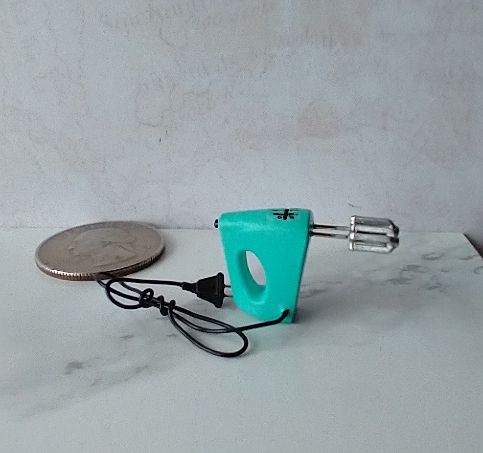 1:12 Dollhouse miniature hand mixer with power cord and plug REF Mint