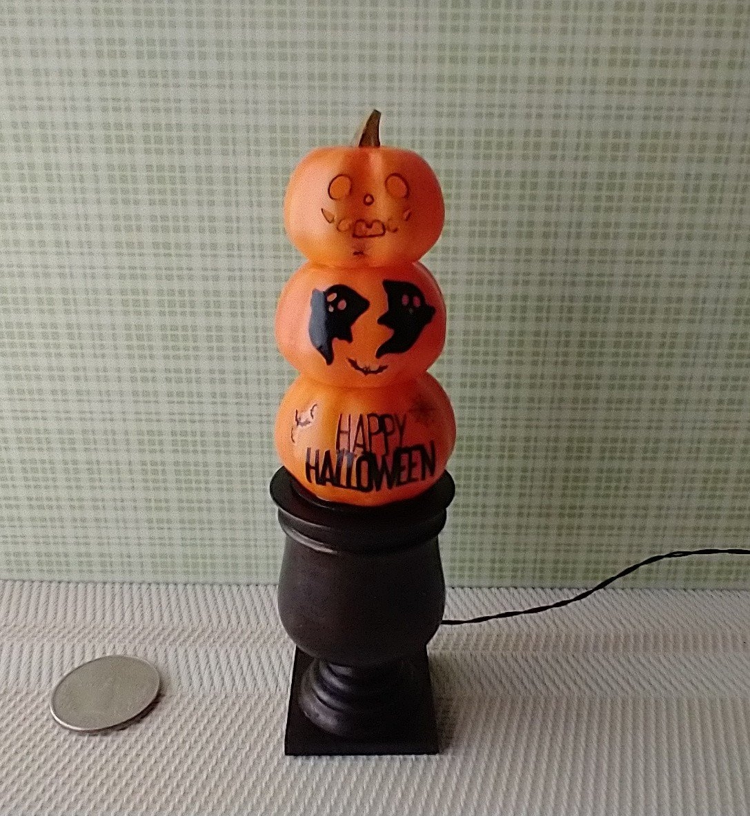 1:12 Dollhouse miniature stacked Halloween pumpkins in black planter Battery operated Halloween light with external wires