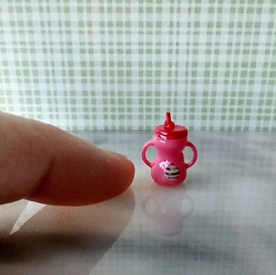 Dollhouse miniature holiday-themed sippy cup with easy grip handles REF Pink body, Christmas ornament, holly