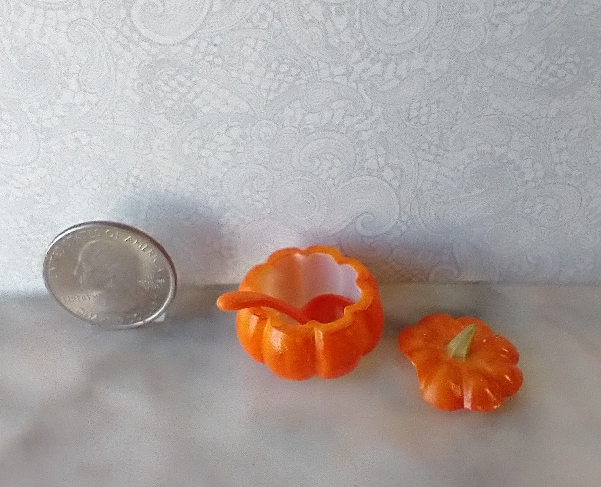 1:12 scale dollhouse pumpkin tureen with lid and ladle for Halloween Thanksgiving Decorative jar as centerpiece for fall decoration REF Orange