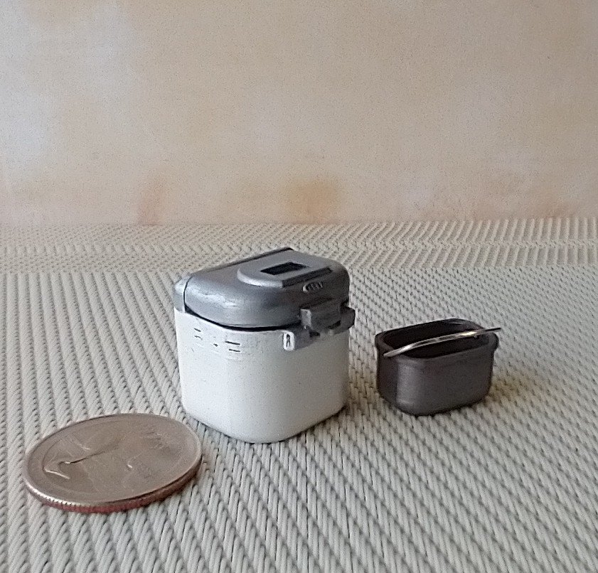 1:12 Dollhouse miniature bread maker Home bread machine with hinged lid and removable bread ban