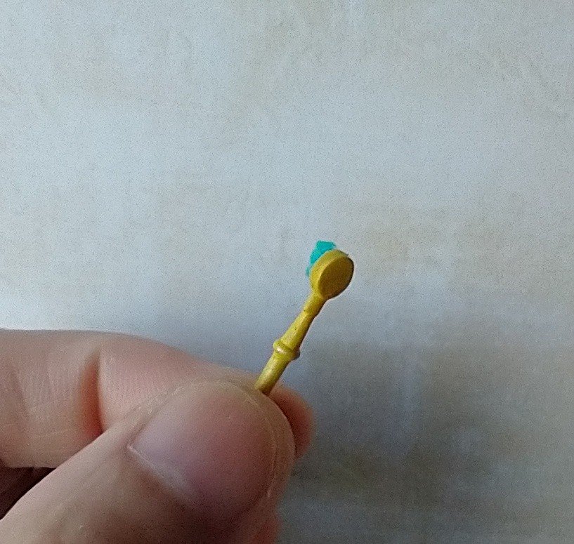 1:12 Dollhouse kitchen brush with handle REF Yellow handle