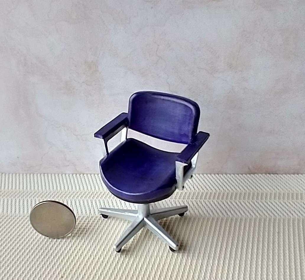 1:12 Dollhouse desk chair or task chair or office chair with padded armrests in purple
