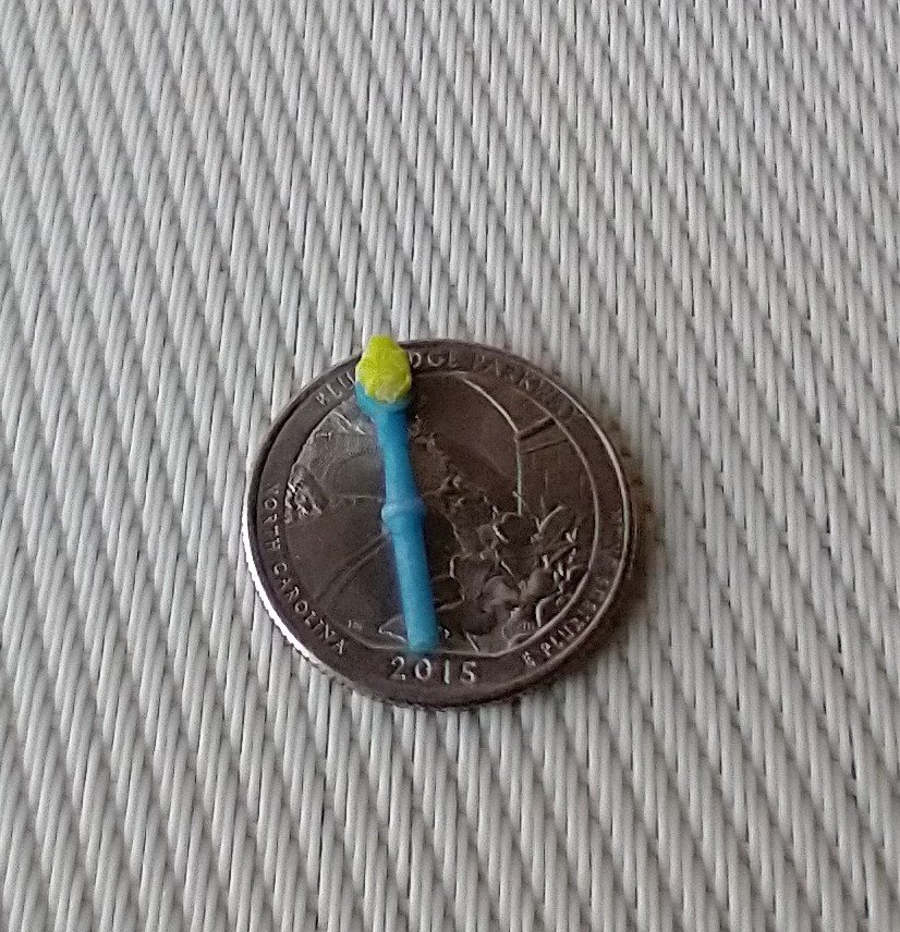 1:12 Dollhouse kitchen brush with handle REF Blue handle