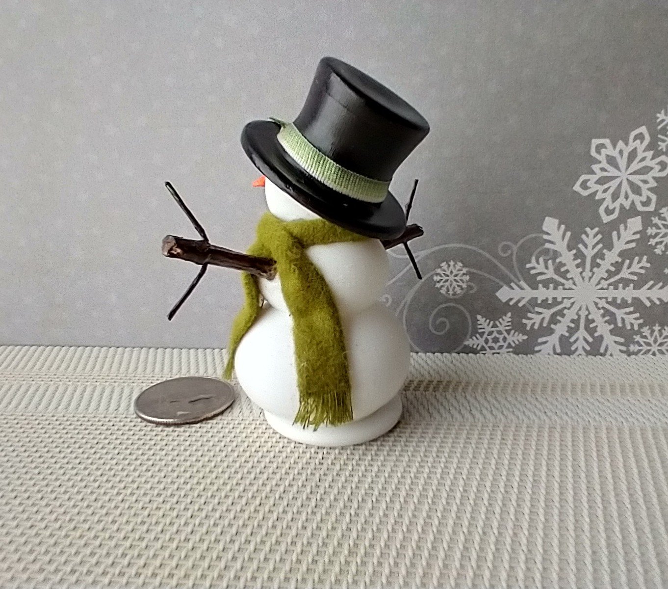 1:12 Dollhouse miniature light up snowman with removable hat Battery operated holiday decor REF Green scarf