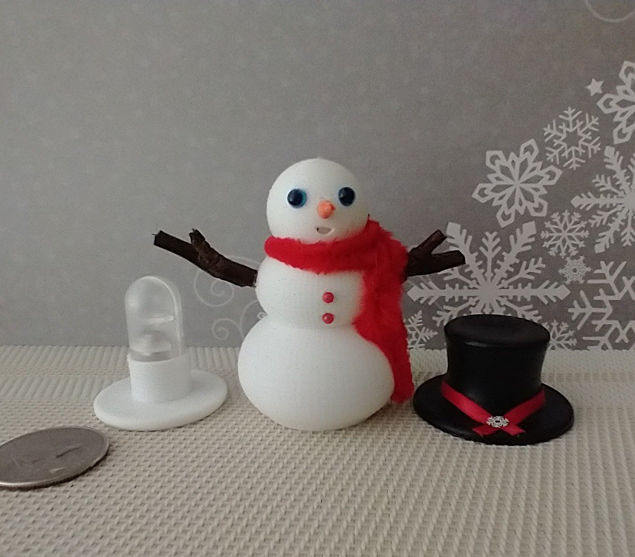 1:12 Dollhouse miniature light up snowman with removable hat Battery operated holiday decor REF Red scarf