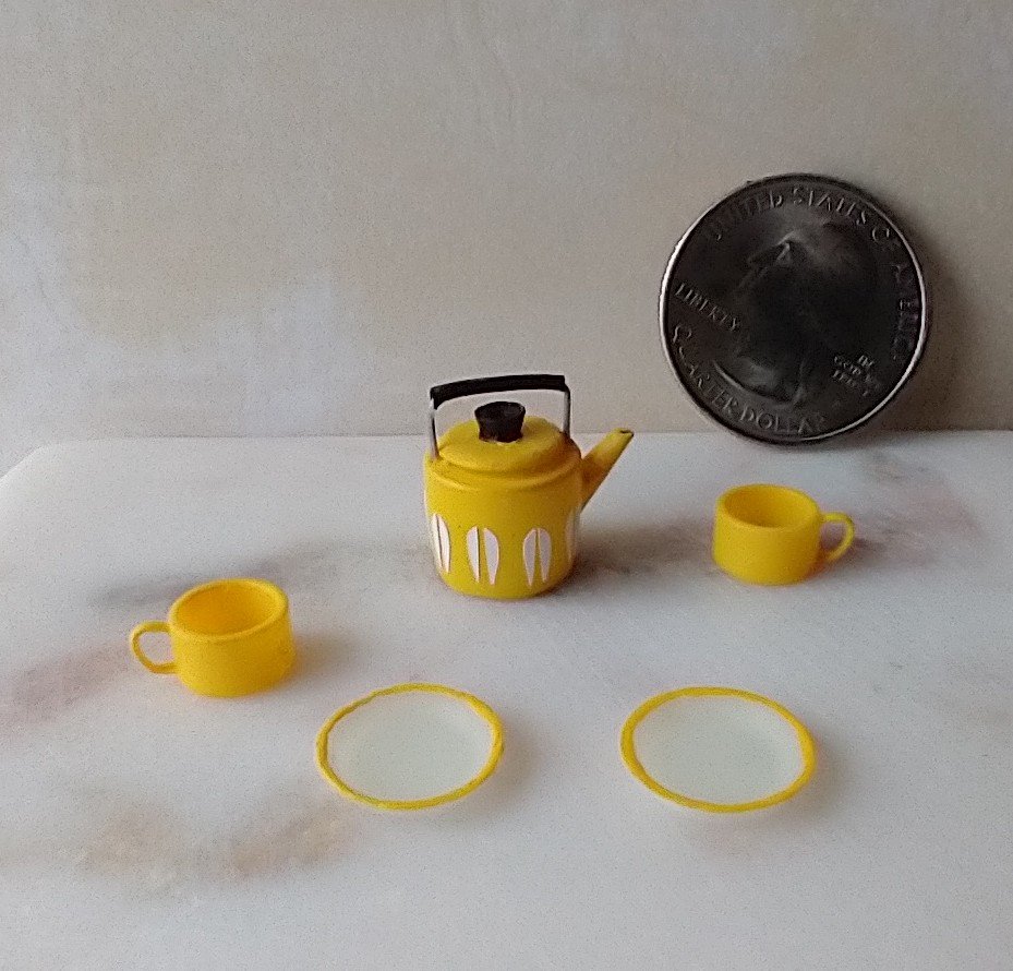 1:12 Dollhouse yellow teapot and cups set Mid-century modern themed tea set of the 70s MCM teapot set