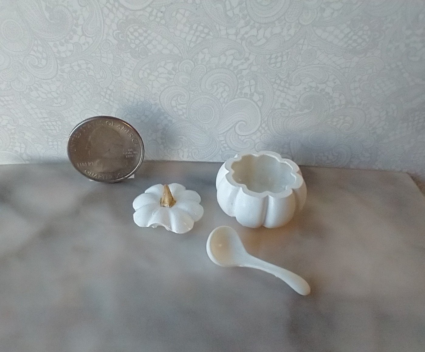 1:12 scale dollhouse pumpkin tureen with lid and ladle for Halloween Thanksgiving Decorative jar as centerpiece for fall decoration REF White