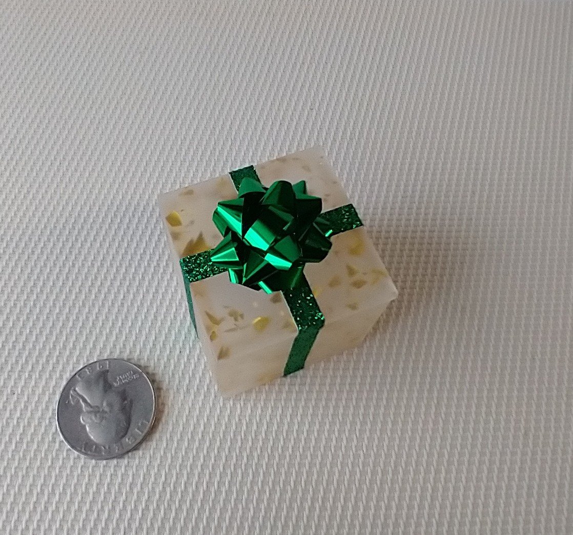 Miniature light up gift box in golden flakes with a green gift bow Battery lighted festive gift box for mini holiday scene display REF Golden flake green bow